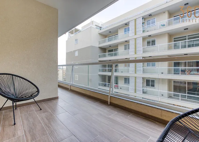 Modern 2Br Apt With Private Terrace & Sofa Bed By 360 Estates