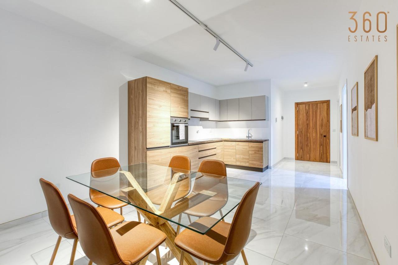 Modern 2br With Private Terrace & Sofa Bed By 360 Estates Apartment