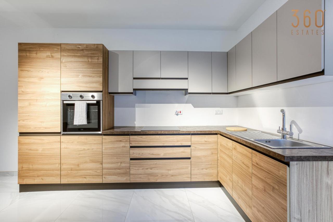 Apartment Modern 2br With Private Terrace & Sofa Bed By 360 Estates *