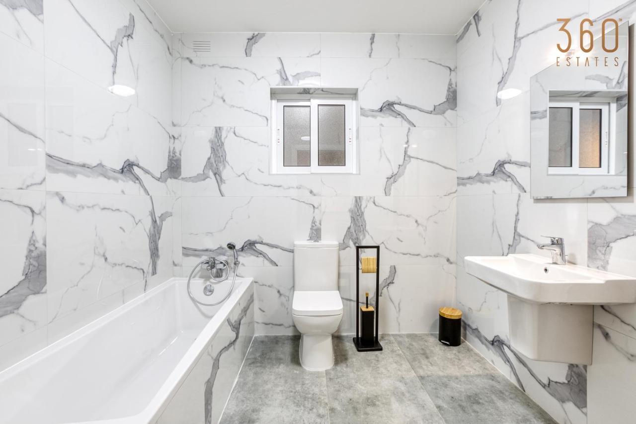 Apartment Modern 2br With Private Terrace & Sofa Bed By 360 Estates