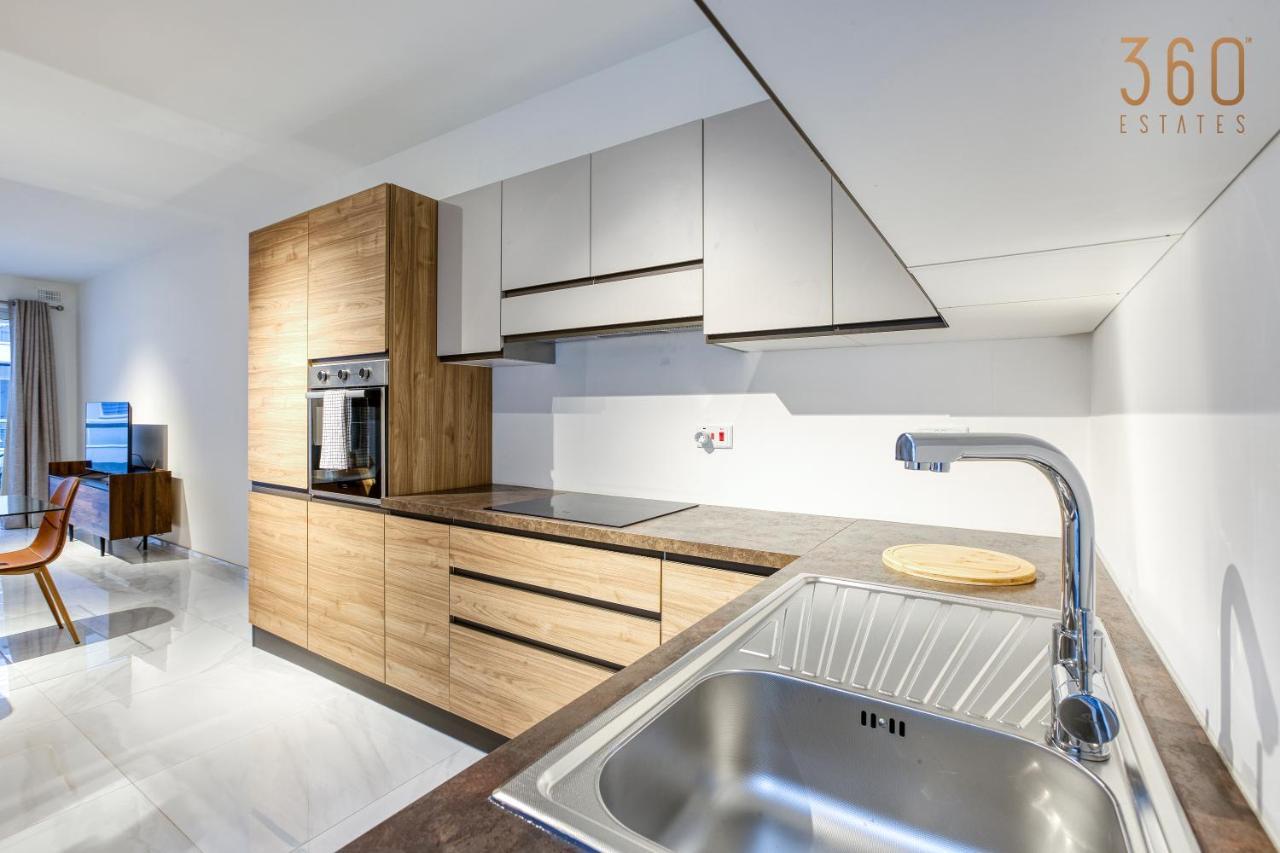 Apartment Modern 2br With Private Terrace & Sofa Bed By 360 Estates *