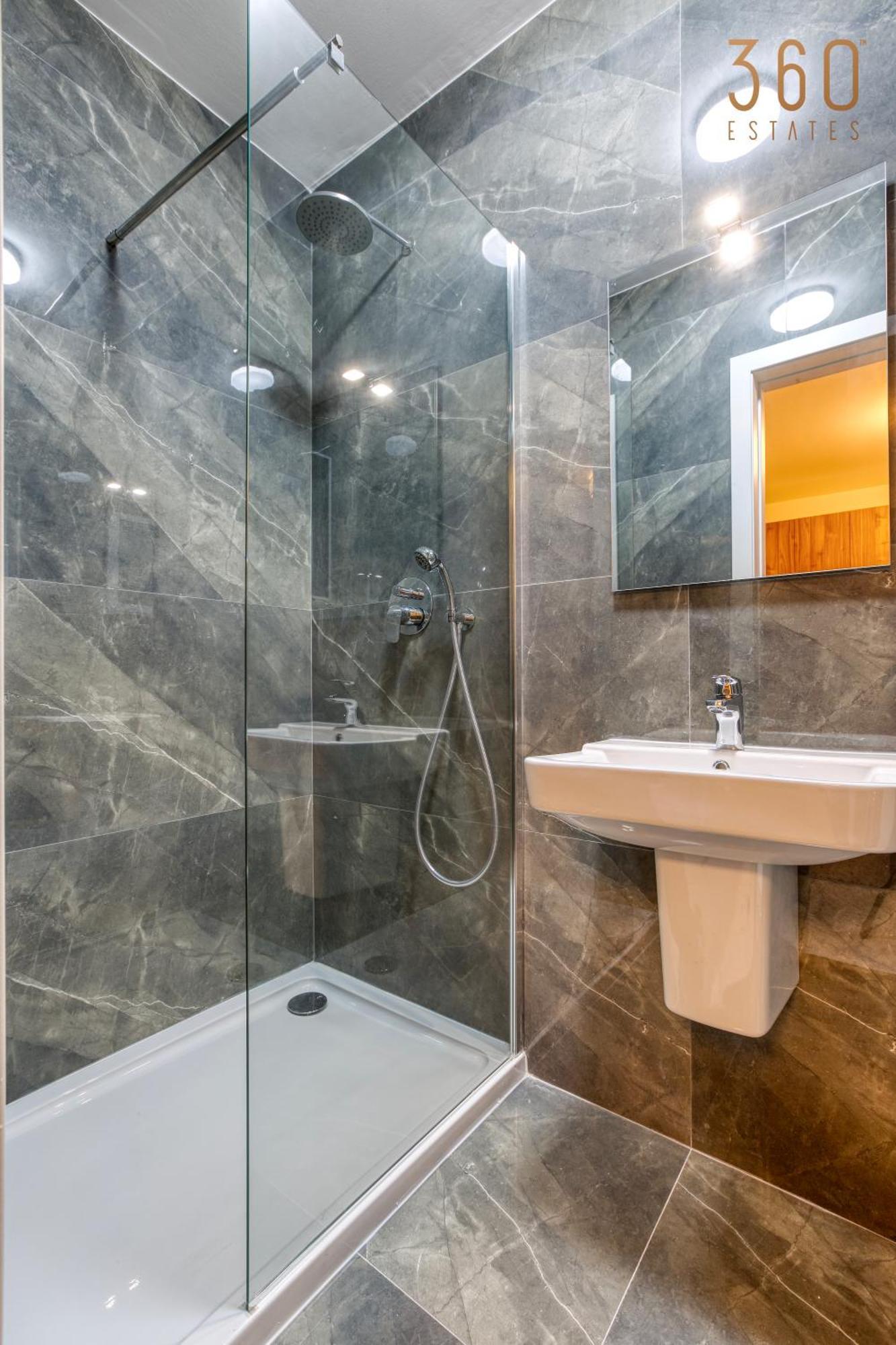 Modern 2br With Private Terrace & Sofa Bed By 360 Estates